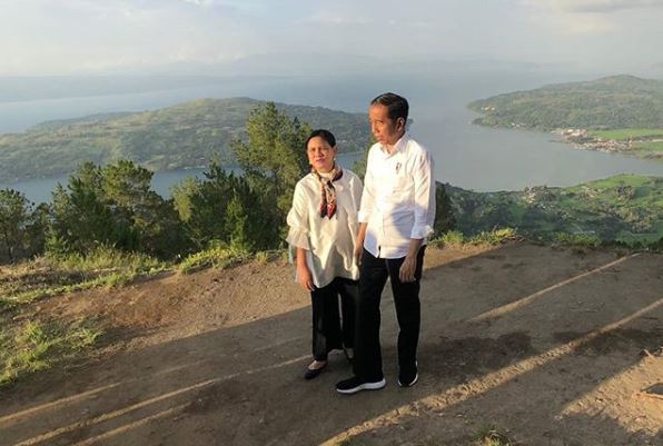 Presiden RI Joko Widodo di Geosite Sipinsur - danau toba - humbang hasundutan - sumatera utara - foto ig @jokowi
