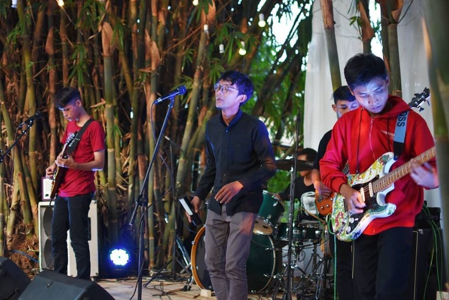 Band Seudara tampil di Pasar Yosomulyo Payungi Metro Lampung - Dharma Setyawan