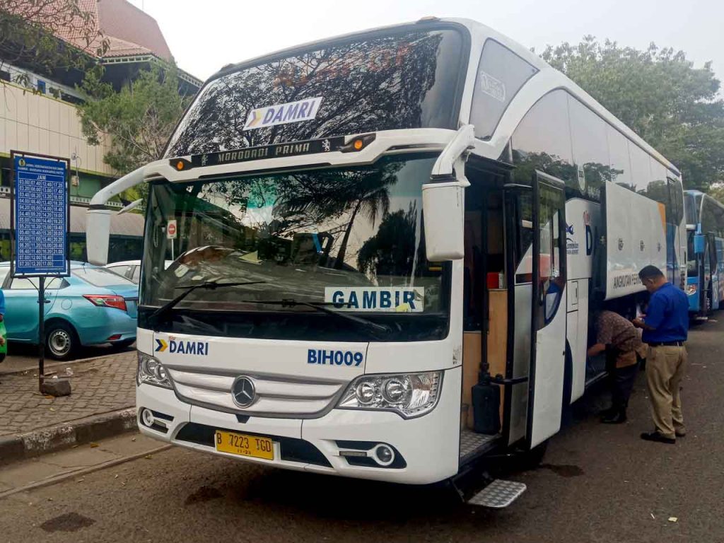 Bus Damri Bandara Soekarno Hatta - Soetta Gambir - yopiefranz