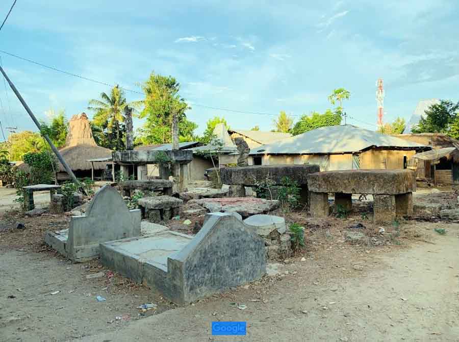 foto gambar Kampung Raja Prailiu Iwan Rahady