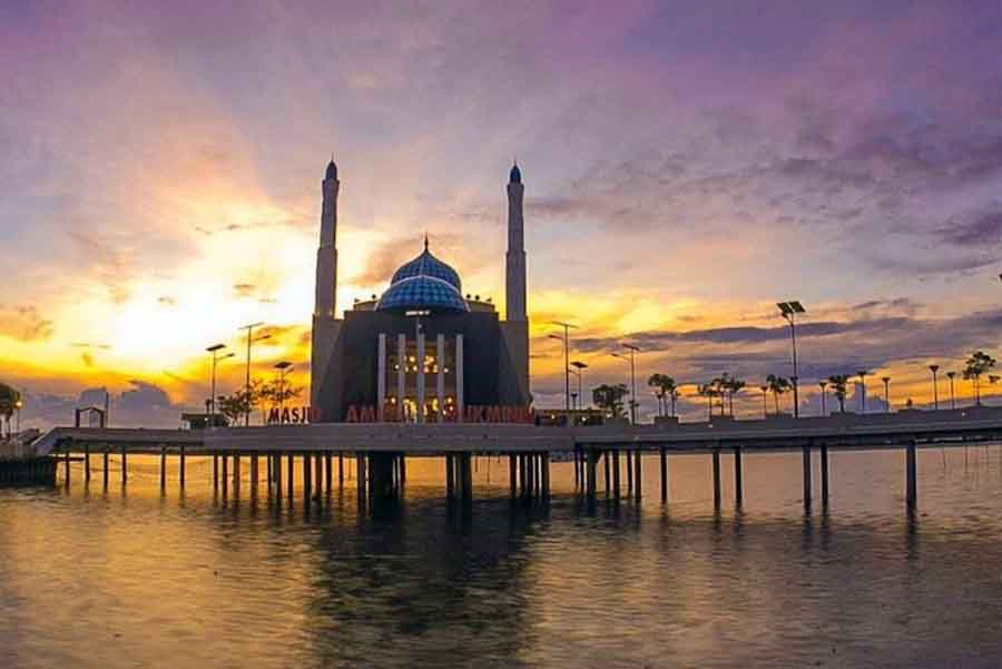 Masjid Amirul Mukminin - Pantai Losari Makassar - @samzabbasheremba